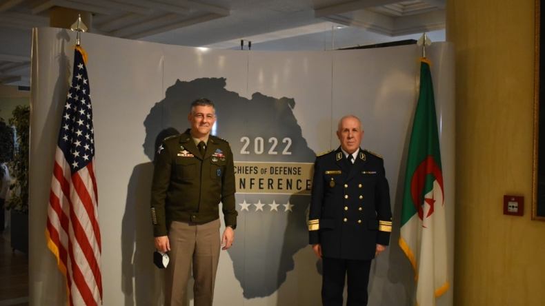 قائد القوات البحرية يلتقي قائد القيادة العسكرية الأمريكية في الأفريكوم