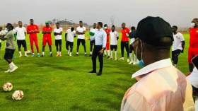 هذا ما طلبه إيتو من لاعبي الكاميرون قبل مواجهة الجزائر (فيديو)