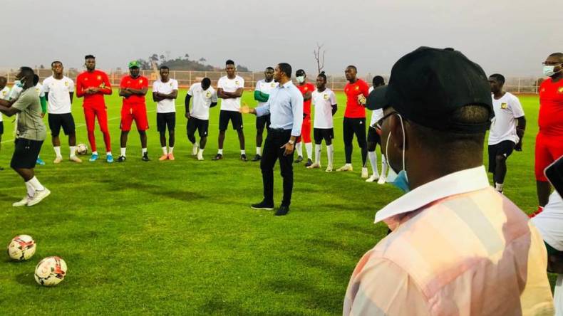 هذا ما طلبه إيتو من لاعبي الكاميرون قبل مواجهة الجزائر (فيديو)