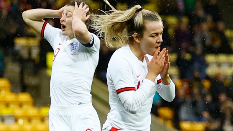 لاعبة نيوزلندا تحرز “هاتريك” في الاتجاه الخاطئ (فيديو)