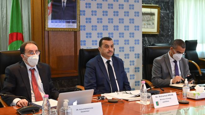 نفط: الجزائر ترفع إنتاجها إلى 992 ألف برميل يوميا
