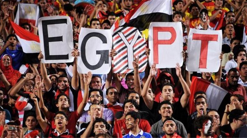 600 مشجع مصري أمام الكاميرون
