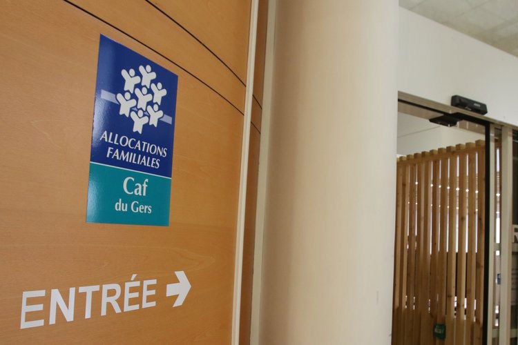 Fraude: une famille qui vit en Algérie perçoit 80 000 € d’aides sociales de la France