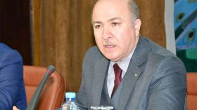 الوزير الأول: مدّ اليد لإطارات الدولة مقابل النزاهة في التسيير