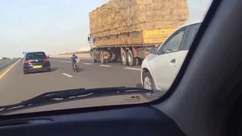 السلوكات الطائشة عبر الطرقات.. الدرك الوطني يدعو مستخدمي الانترنت للتبليغ   