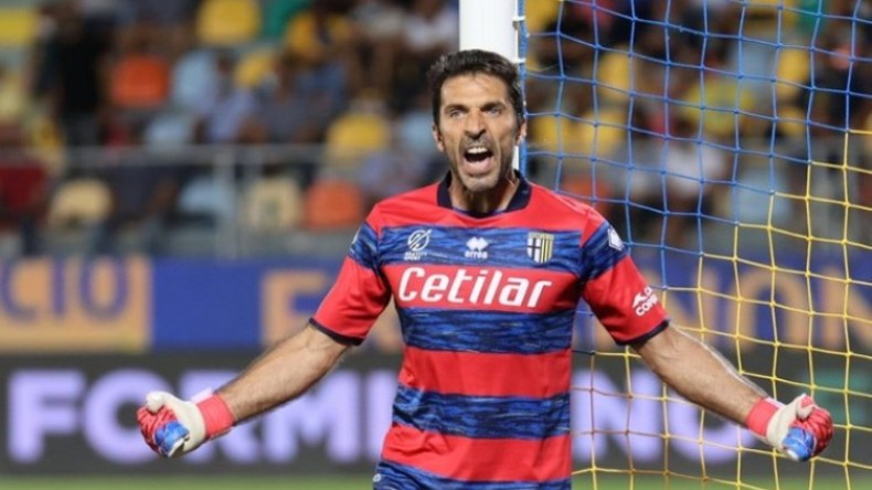 بوفون باقٍ في حراسة المرمى حتى 46 سنة!