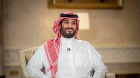 مُحاور بن سلمان يحتجّ على “تحريف” نص المقابلة في نسخته العربية!