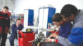 شهادات التكوين المهني تحقّق أحلام جزائريين في الهجرة