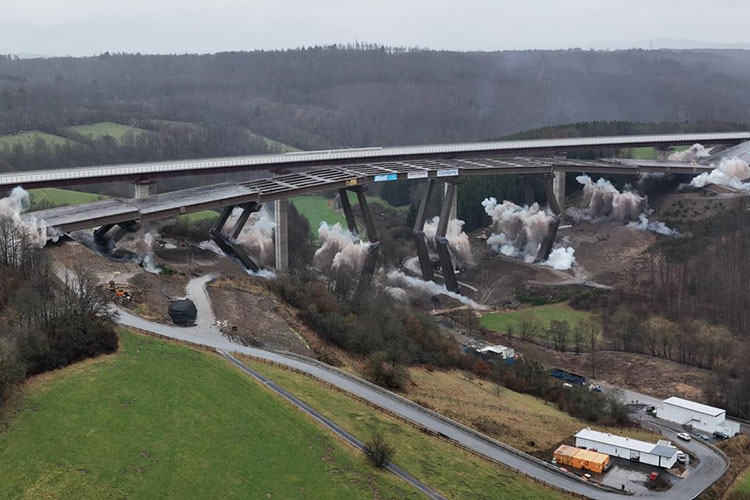 VIDEO: démolition spectaculaire d’un pont de 70 mètres de hauteur en Allemagne