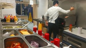 مطاعم “فاست فود” تبيع الموت إلى الجزائريين بأموالهم!