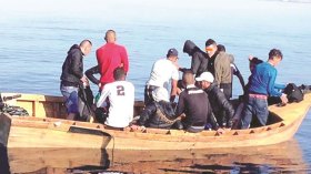 الأمن يلاحق ثلاثة “بارونات” للهجرة السرية بمستغانم