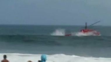 Un hélicoptère s’écrase en mer à Miami parmi des baigneurs