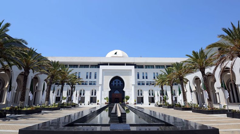 تجنيد الجهاز الدبلوماسي بأوكرانيا والدول المجاورة لمساعدة الرعايا الجزائريين