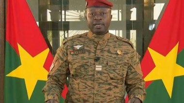 Le lieutenant-colonel Damiba investi président du Burkina Faso