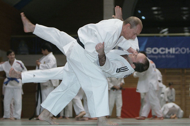 Poutine suspendu de son titre d’ambassadeur du judo