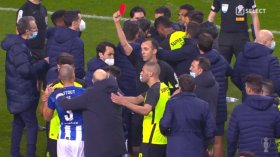 بِالفيديو: مباراة “مجنونة” وطرد 5 لاعبين بِحضور سليماني