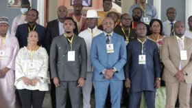 حرب ضارية على “الكرسي” في بيت مُنافس الجزائر