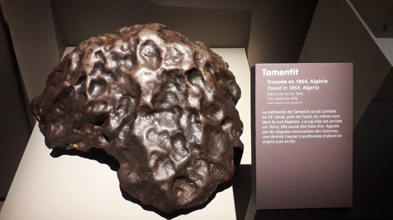 نيزك تمنطيط.. الحجر الأسود الذي سرقته فرنسا من أدرار