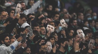 VIDEO: Islam Slimani reçu comme une “Pop Star” a Lisbonne