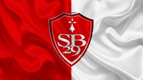 بعد حادثة بلايلي.. بريست وريمس بقمصان “ضد العنصرية”