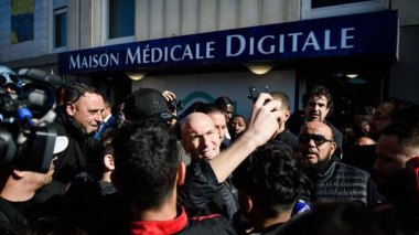 Marseille: Zidane inaugure une maison médicale et “prié” de ne pas signer au PSG