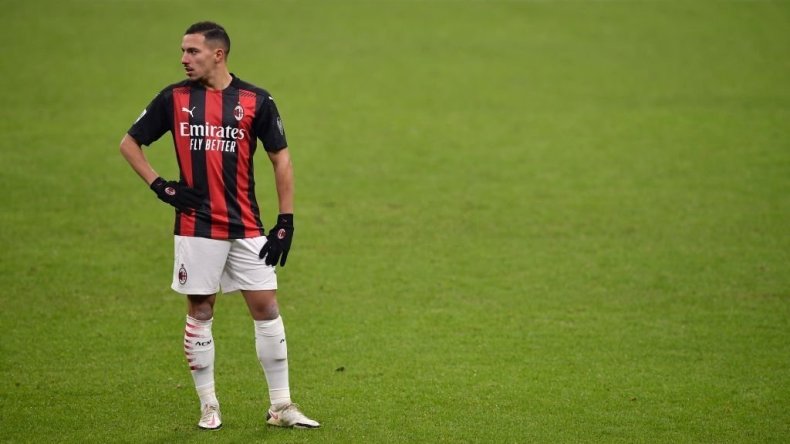 بن ناصر مُستعدّ للتجديد بِقبول الميلان لِهذا الشرط