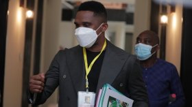 قبضة حديدية بين إيتو ووزير الرياضة الكاميروني بسبب المدرب كونسيساو