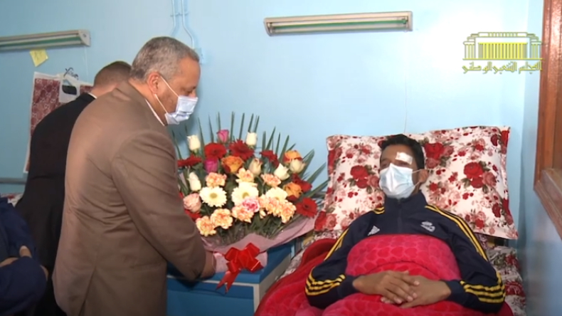 نوّاب يتعاطفون مع الأستاذ الذي فقد عينه اليمنى جراء اعتداء تلميذه عليه (فيديو)