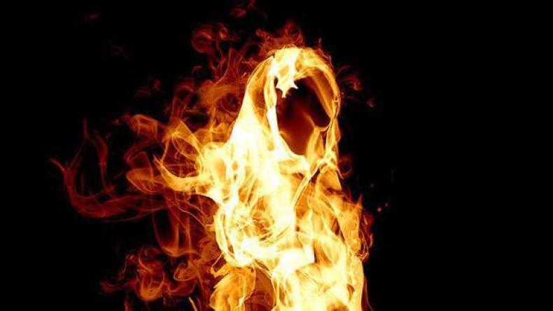 حقيقة الفيديو المتداول لمعلمة أحرقت نفسها بسبب الحجاب!