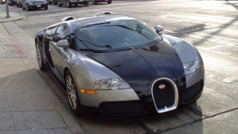 ما حقيقة الصورة المتداولة حول ظهور أغلى سيارات العالم بالجزائر؟