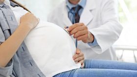 تعويضات مالية ضخمة لـ 200 امرأة تحرش بهن أخصائي نساء وتوليد!