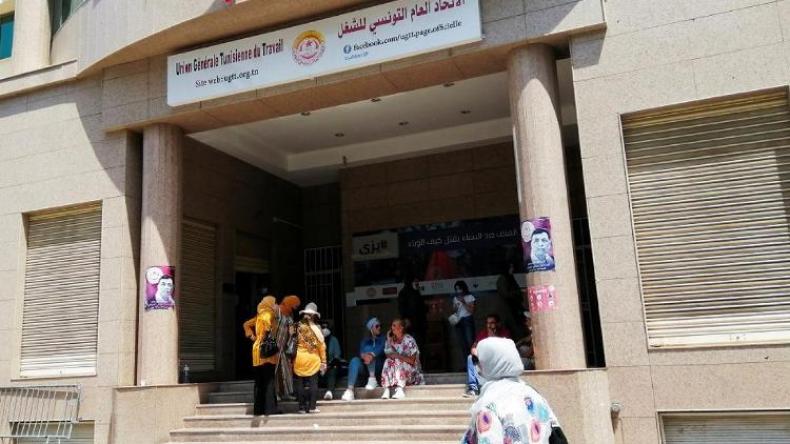 هل استعملت تونس القرض الجزائري في دفع رواتب الموظفين؟