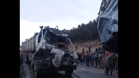البويرة: 15 جريحا في اصطدام شاحنة بحافلة نقل (صور)