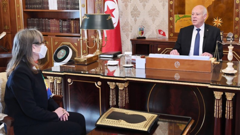 قادة أحزاب تونسية يقاضون سعيد وبودن بتهمة سوء التصرف في المال