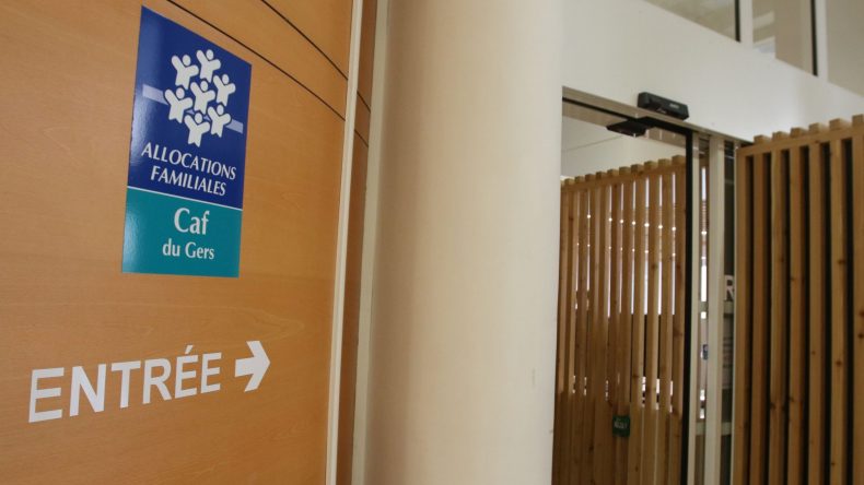 موقع فرنسي: هكذا احتالت عائلة جزائرية على صندوق دعم طيلة 6 سنوات!