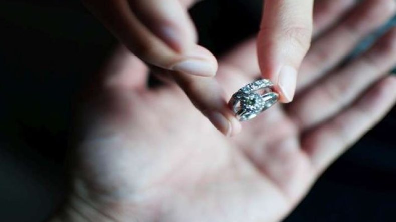 طلاق بعد 3 دقائق فقط من الزواج.. والسبب صادم!