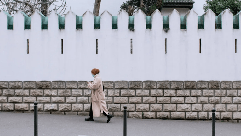 نيويورك تايمز: رحيل صامت للمسلمين من فرنسا بسبب العنصرية