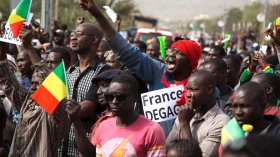 بالفيديو.. احتفالات شعبية في مالي بمغادرة القوات الفرنسية