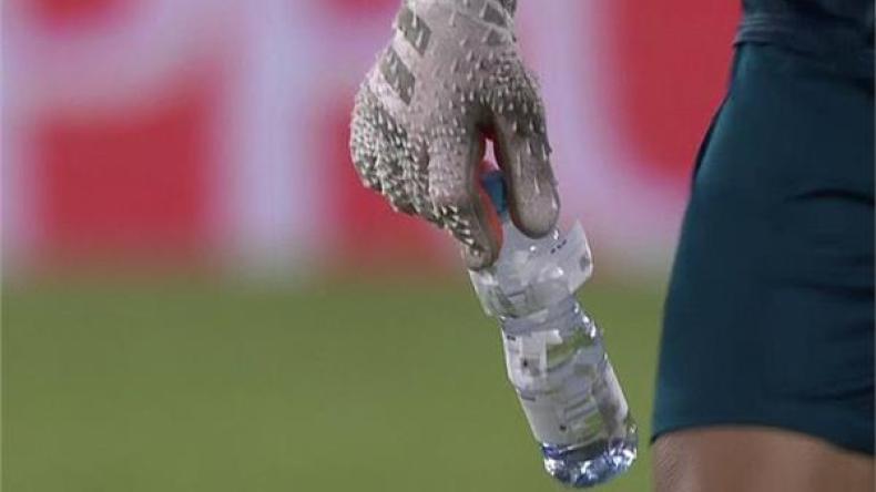 “زجاجة البركة” تخطف الأضواء بعد تأهل مصر إلى النهائي