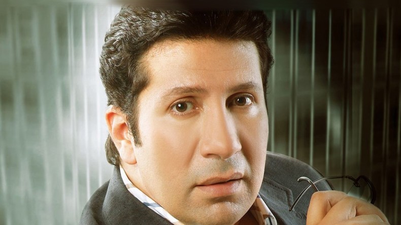 بعد ظهوره بمكياج وملابس نسائية.. سخرية عبر الشبكات من هاني رمزي