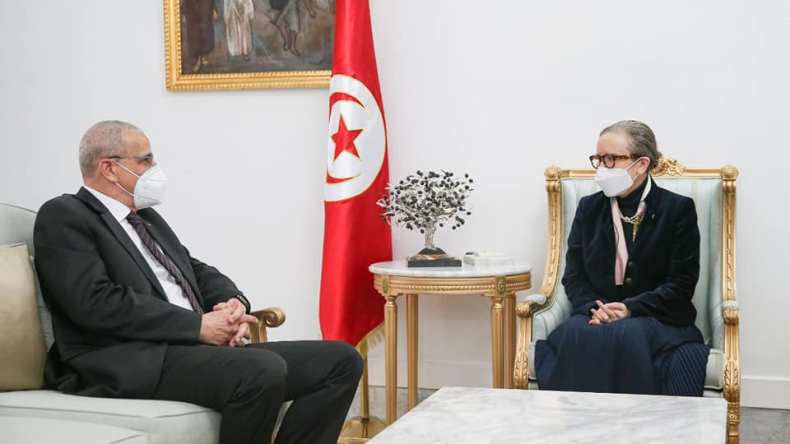 بن زيان يشرف على إطلاق 25 بحثا مشتركا مع تونس