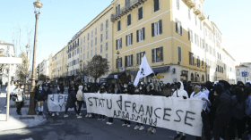 احتجاجات عنيفة في كورسيكا بعد الاعتداء على زعيم انفصالي في السجن