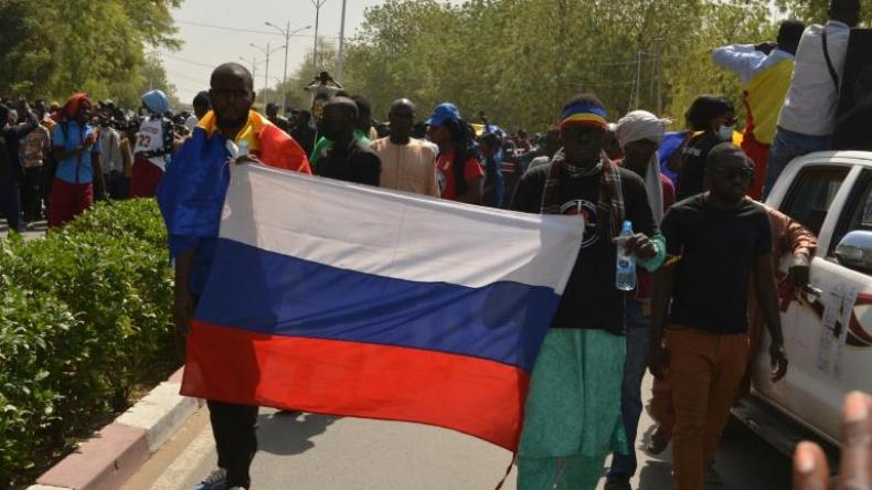 حملة مطاردة فرنسا في الشوارع الإفريقية تصل تشاد