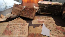 اهتراء الأوراق النقدية يحدث شجارات بين التجار والمواطنين