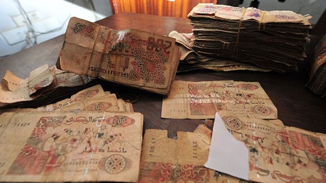 اهتراء الأوراق النقدية يحدث شجارات بين التجار والمواطنين