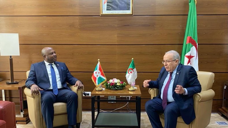 وزير خارجية بوروندي يحلّ بالجزائر