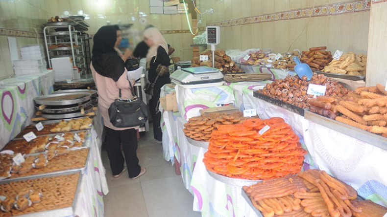 “الزلابية” و”قلب اللوز”.. يُدشّنان المضاربة الرمضانية