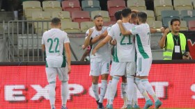 “محاربو الصّحراء” على مرمى حجر من قطر