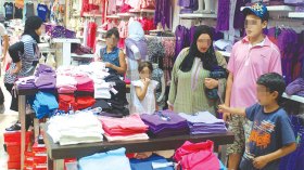 كسوة العيد ملتهبة وغالبيتها مخزون قديم