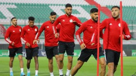 بلماضي يُواصل اعتماده على خمسة مدافعين